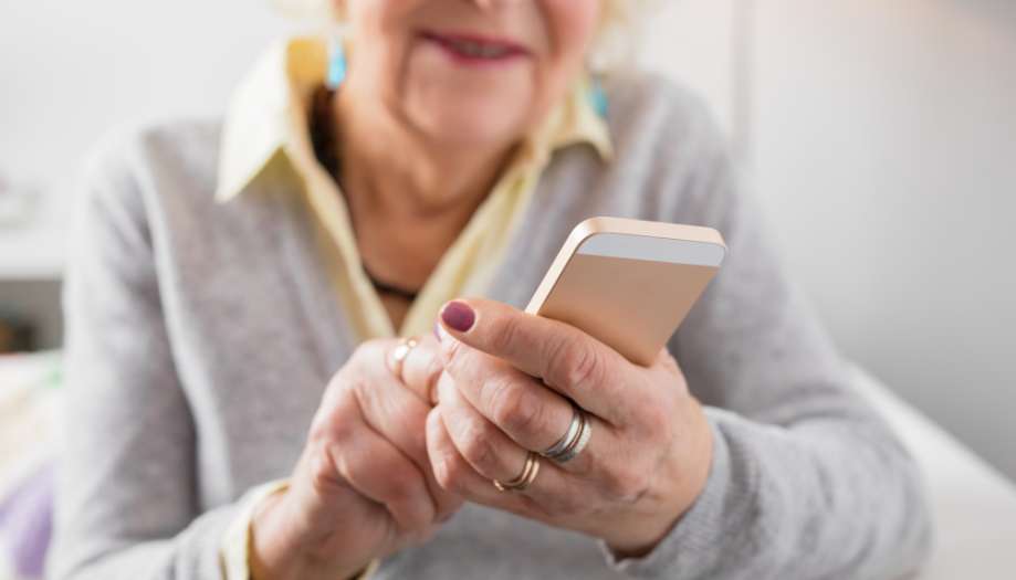 Personas mayores y redes sociales